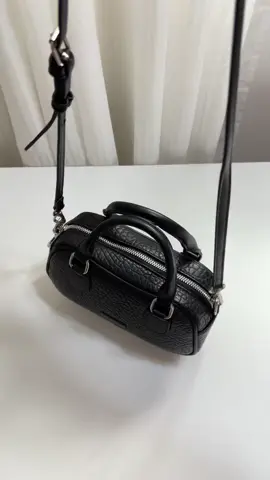 Cutie and pretty small crossbody bag and handbag #crossbodybag #handbag #smallbag #shoulderbag #elegantbag 