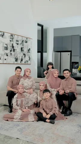Buat yang lagi jauh sama keluarga denger lagu ini langsung kangen ya, yukss jangan lupa lebaran sarimbitan bersama nararya #gamisviral #fyp #nararyapremium #sarimbit2026 #sarimbitkeluarga 