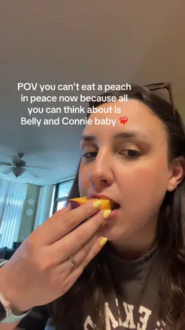 That scene is reason 1,000,000 why I’m Team Conrad 🫶🏼 will never look at peaches the same again lol #thesummeriturnedpretty #tsitp #tsitpseason2 #teamconrad #conniebaby @the summer i turned pretty 