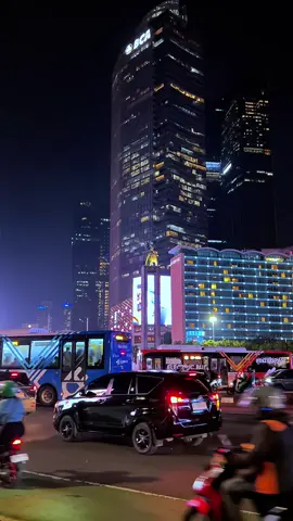 Ada Kenangan apa disini? Bundaran HI JAKARTA . Videonya boleh kalian ambil buat bahan content pemula/buat nostalgia, di izinin tanpa syarat, gausah folow. #jakarta #foryou #fyp #bundaranhi #citylights 