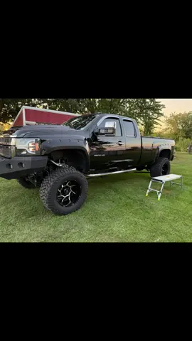 HotShot Burbon just came to life. #duramaxdiesel #fyp #2500hd #yeeyee #trucklife 