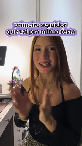 primeiro seguidor que vai pra minha festa! Vai ser muito especial ter vocês junto comigo nesse momento, fiquem ligados que logo logo vou anunciar o proximo... já preparem a fantasia #festa #lizfaz16 #lizmacedo16 