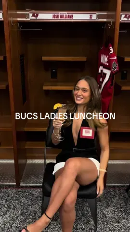 This was probably the coolest cutest thing ever so excited for this season!  #tampabaybuccaneers #bucs #wags 