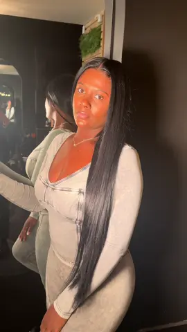 Jet Black 30” buss down on Bizz🔥😍 SEPTEMBER APPOINTMENTS ARE AVAILABLE TO BOOK NOW🚨!!! Click the link in my bio to book your appointment and come get JUICED BY JAY✨ #juicedbyjay #quickweave #bussdown #middlepart #nychairstylist         