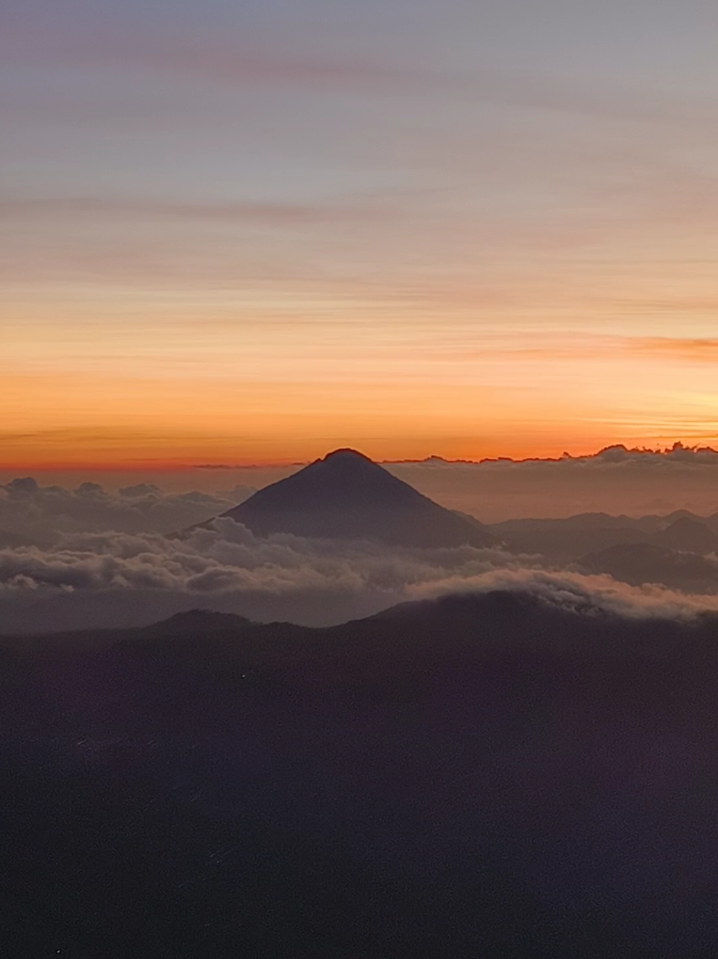 Amazing Views🇮🇩🌋 #mountain #indonesia🇮🇩 #volcano #indo #flores 