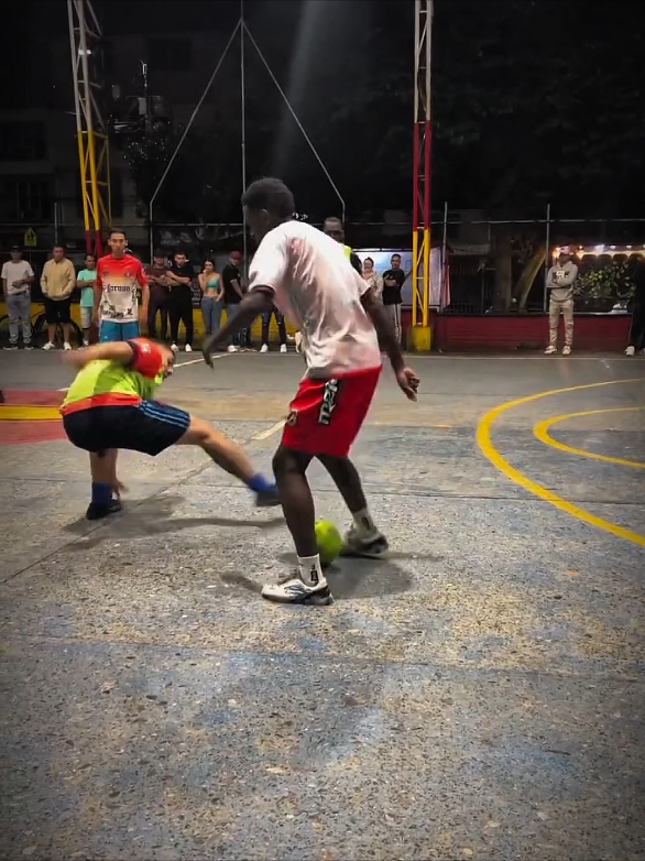 DRIBLES NO FUTSAL SKILLS 🔥 #futsal #skills #fy 