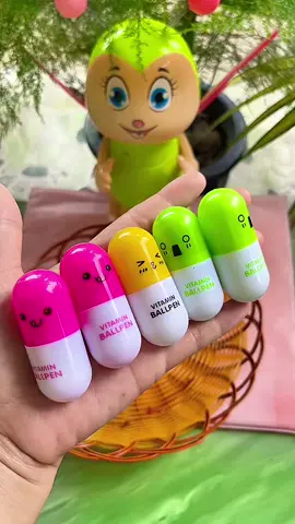 bút bi độc lạ hình viên thuốc dễ thương @EmNhiLongAn  @Em Nhi Nhà Cửa  @Em Nhi Nhà Cửa  #emnhinhacua #butdocla #butbidocla #butvienthuoc #butbihinhvienthuoc