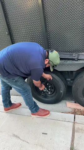 Pregunta seria mi gente conocedora de esto cuál de las cuatro creen que es la que ocasionó que la llanta se ponchara.? #parati #chicoruiz #learnmf #foryou 