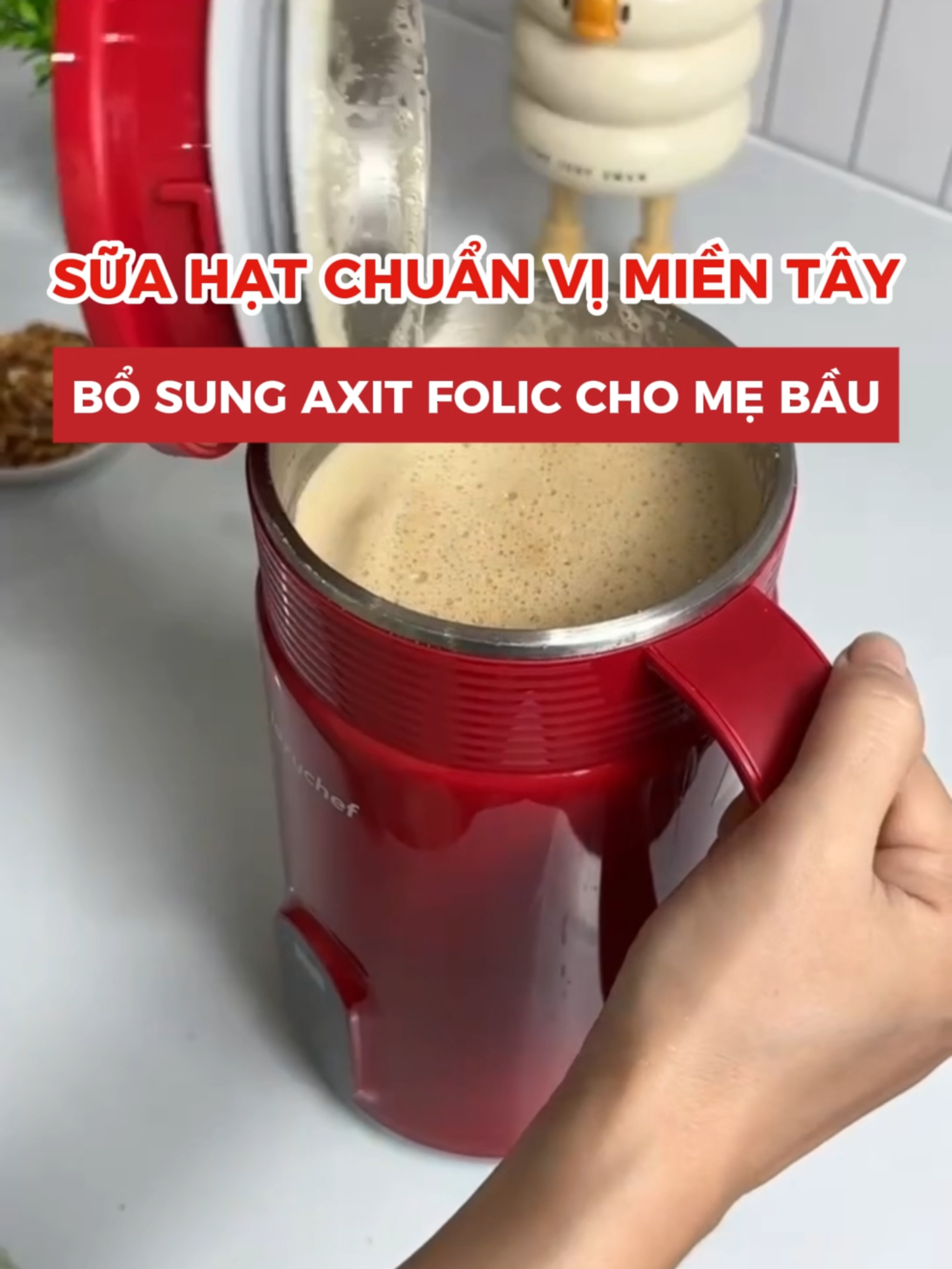 Sữa hạt đậu phộng Cao Lãnh trứ danh nè các chị em bầu bí ơi. Em mới học được công thức này và biết được là đậu phộng bổ sung axit folic cho mẹ bầu nữa đó. Các chị em bầu nấu thử với em hen #maylamsuahat #lazychefvietnam #5in1