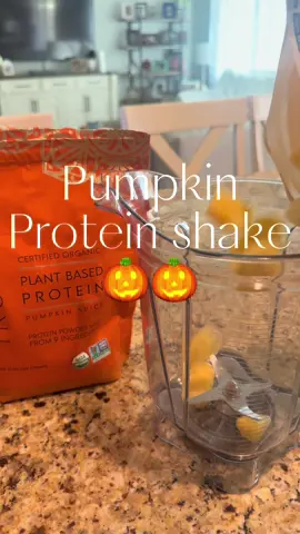 @Truvani getting everyone ready for the BER months with this dairy and gluten free pumpkin protein powder 🎃🎃 #truvani #protein #proteinshake #pumpkin #pumpkinseason 
