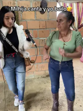 En el dia de hoy yo bailo y mi hija canta 🥳🥳🥳