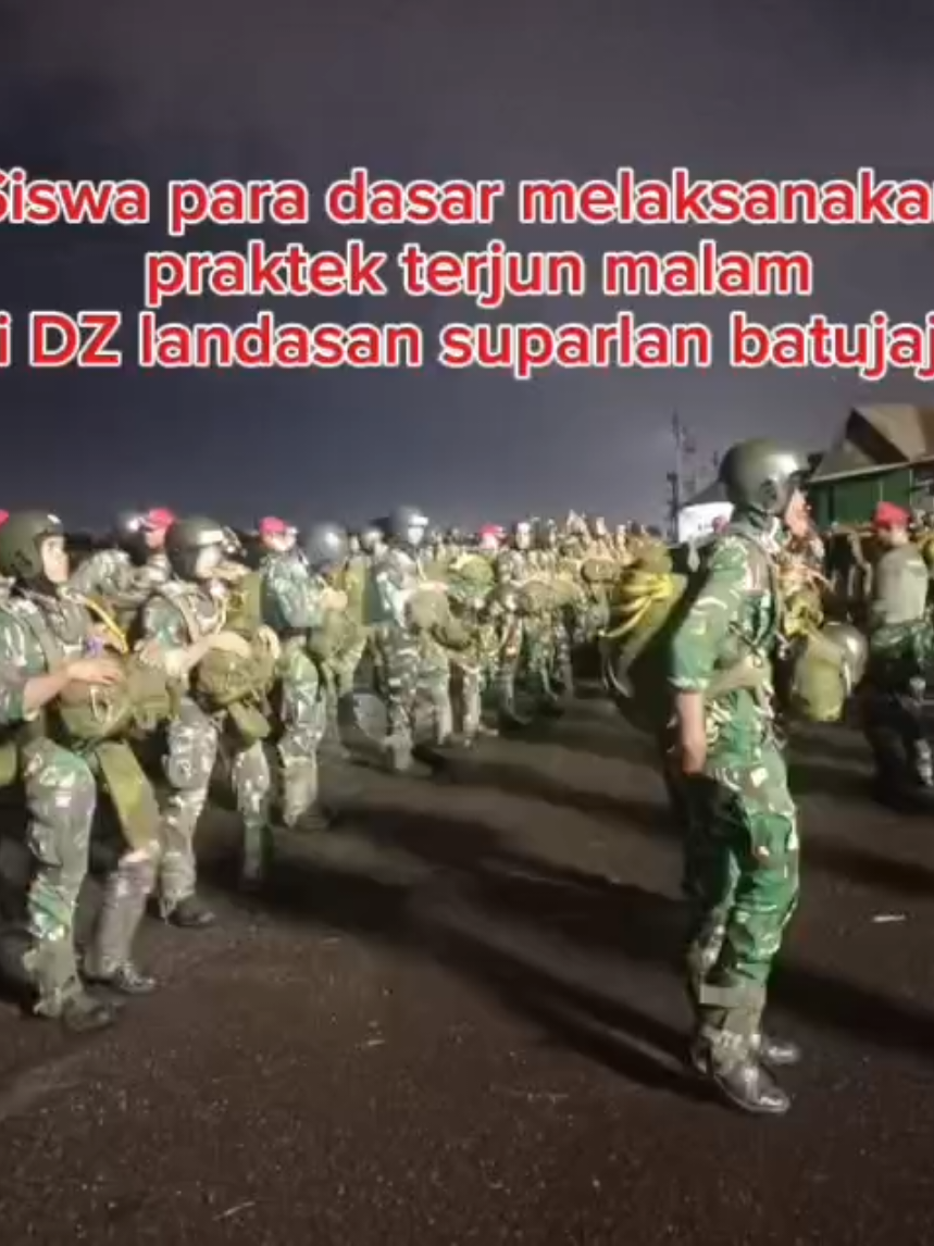 Siswa para dasar melaksanakan praktek terjun malam di Dz landasan Suparlan batujajar #tniindonesia🇮🇩 #paradasar #terjunpayung #f #fyp 