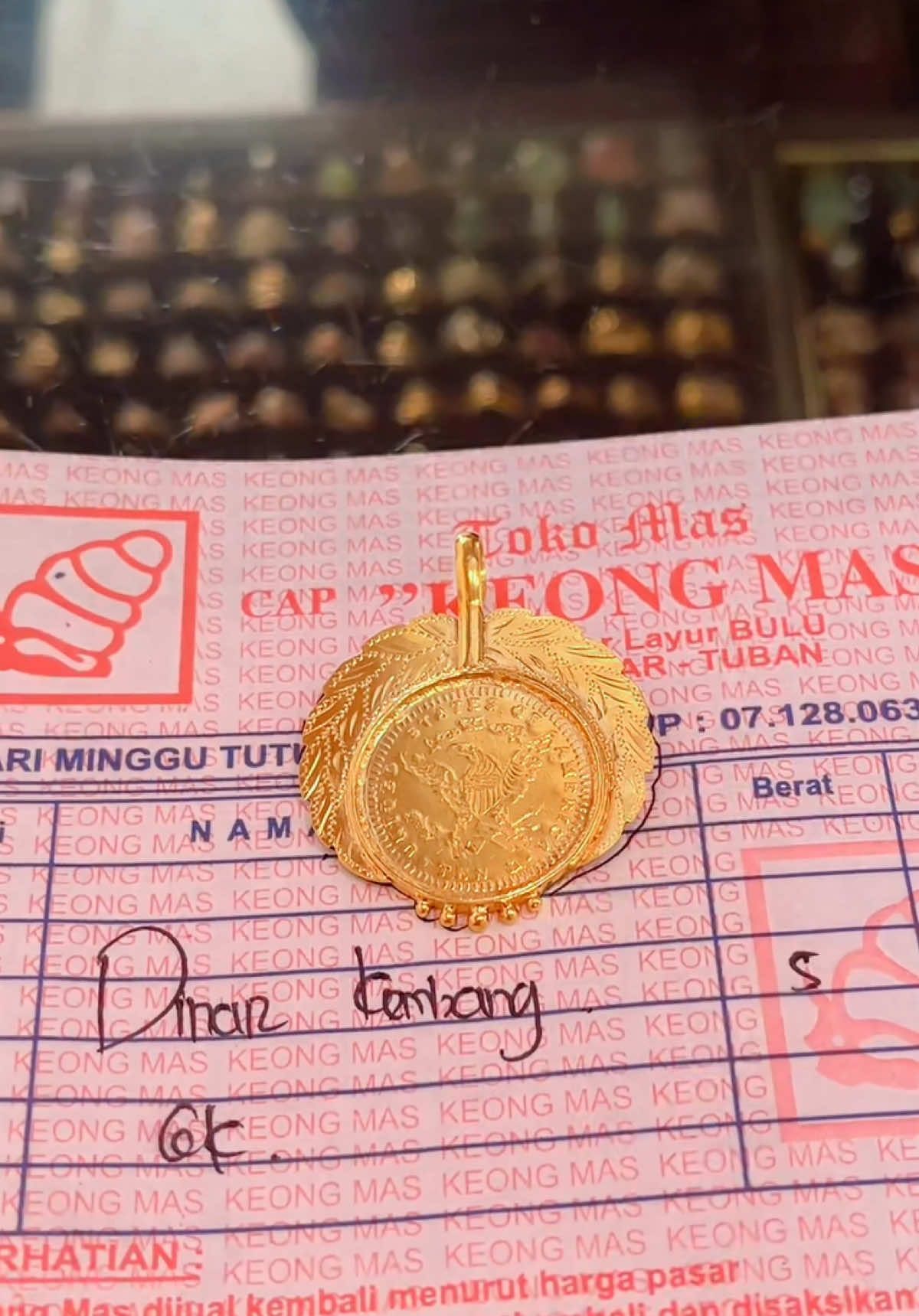 Terima Kasih Pelanggan Jatirogo Selalu Belanja di Toko Emas Cap Keong Mas ❤️‍🔥 💎 Liontin Dinar 6k Tampil cantik dan elegan dengan koleksi perhiasan dari Toko Emas Cap Keong Mas Bulu ✨ Lokasi 📍 Jln. Pasar Layur - Bulu, Bancar (Pertigaan Pasar Layur Kiri Jalan) Buka Hari Senin - Sabtu 🕰️ 07.00 - 13.30 WIB Minggu LIBUR ✅ Semua Barang Kami Emas Asli 💯 ✅ Terima Servis dan Cuci Perhiasan Emas 📱Media Sosial & E-commerce Instagram : @capkeongmas Tiktok : @capkeongmas Shopee : @capkeongmas *video sudah ijin dan atas persetujuan yg bersangkutan* #keongmasbulu #capkeongmas #bululayur #tuban24jam #Tokoemasbulutuban 