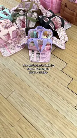 These cutest travel toiletry bag and tote bag is adorable and great quality with lots of storage!👜🎀❤️ All of them with the cute interior is everything 😍 #toiletrybag #travelorganizer #homeessentials #totebag #packinghacks #travelmusthaves #fashionproducts #packwithme #cozyloucia #cozylouciabag 