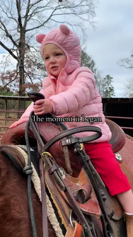 The moment I started her obsession with horses. #horsegirl #cowgirl #equestrian #horsesoftiktok 