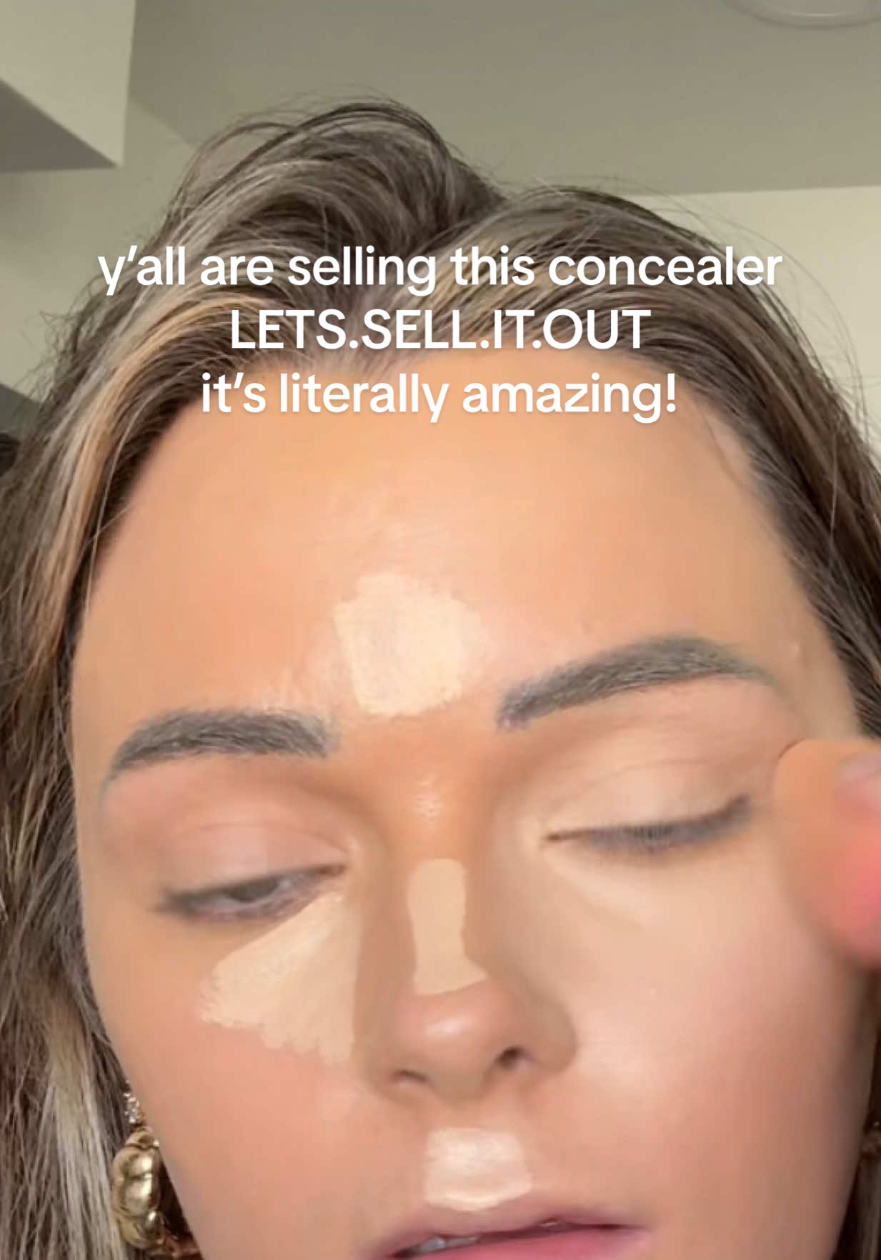 i am literally in love w this concealer #onesize #undereyebags #natural #foryou #makeuptransformation 