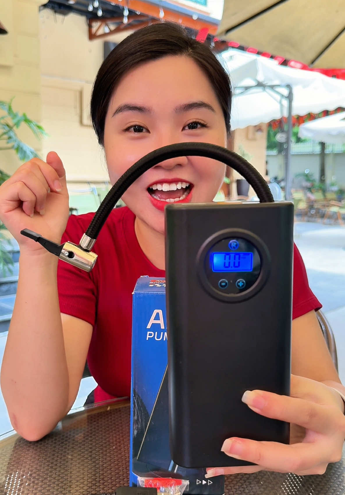 Bơm Lốp Ô Tô Xe Máy Xe Đạp, tích hợp sạc pin tiện lợi. #bomtichdien #bomlopoto #bomlopxe #xuhuong #bongbuongbinh 