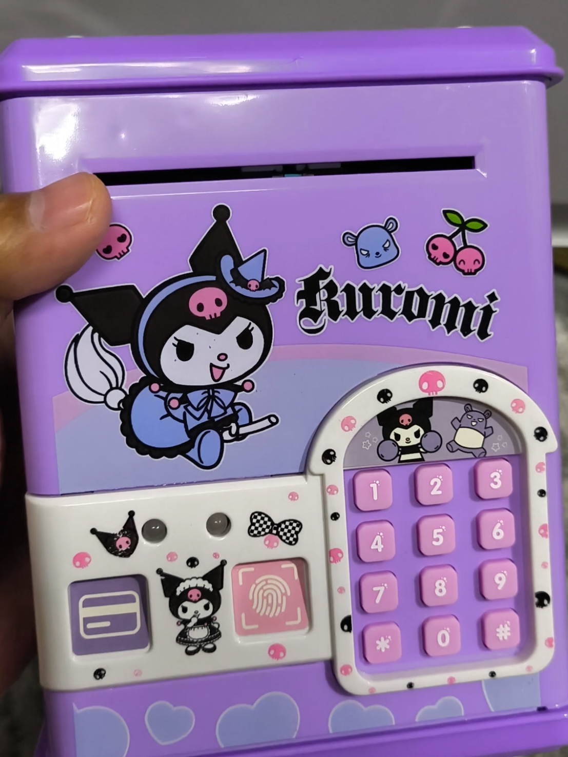 beli buat bocil umur 9 bulan lewat 29 tahun.... 🥹 #kuromi #celenganatm #celenganlucu #celenganviral #celengan 