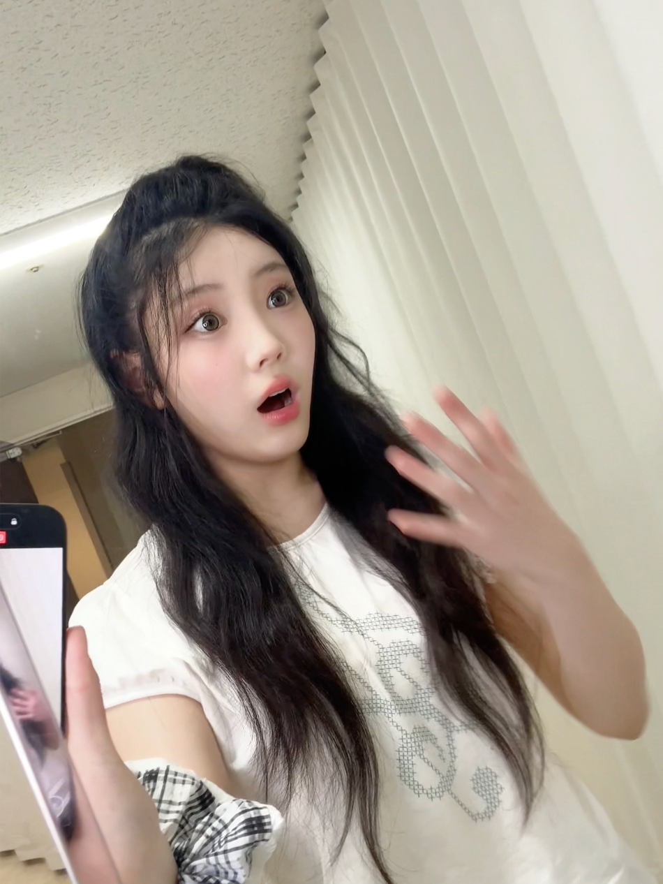 we're just friends :(  #WONHEE #원희 #ILLIT #아일릿