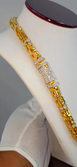 140 dwt byzantine chain with vvs natural diamonds 💎...Raul's Jewellery 592-644-0543 herstelling new scheme E.B.D mocha road 4bridge 9-5 Monday to Friday 9-3 Saturdays 🇬🇾 ( JEWELLERY ONLY MADE BY ORDERS)