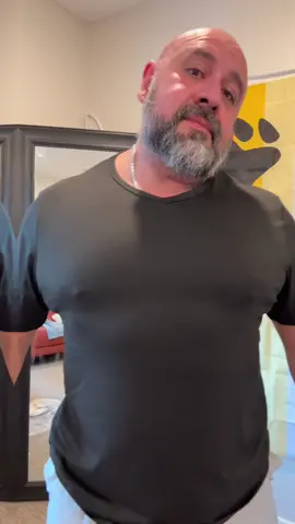 Paquete con 5 camisetas de diferentes colores 