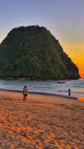 #pantaivibes #pantaipulaumerahbanyuwangi #vibes #sunset #fyppppppppppppppppppppppp 