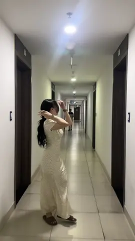 Hở hở k sao chứ kín 1 cái là như mấy bà thím 🥴🥴