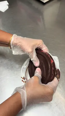 10/10 would eat again 🙌 #viralcandybar #dairyqueen #strawberrychocolate #oreos #fyp 