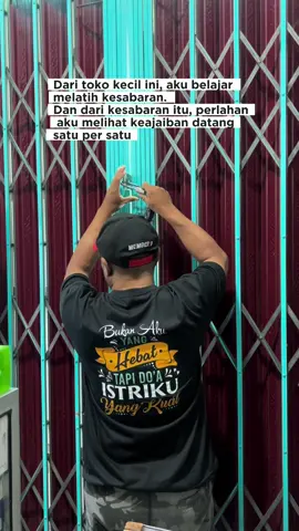 Kadang hasil nggak instan,  tapi dari toko kecil ini aku belajar… kesabaran selalu berbuah keajaiban #rudimart #bisnisonline #kontenkreator #gantungansnackdisplay 