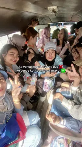 throwback to svtrh jakarta, ngonser agak drama krna ga bsa order ojol dan dipalakin 🤡 @ pemerintah dki tolong bkin mrt smpe jis 🥲 #jis #konser #konserseventeen #seventeen