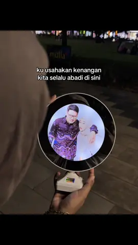 bukan tentang barangnya tapi cermin ini jadi saksi cerita hidup kita🤍#cermincustomfoto #cerminajaib #cerminfoto #kadocewek #idekadocewek 
