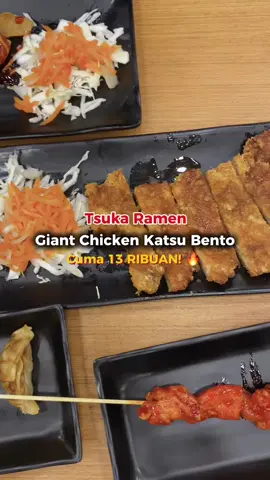 Stop scrolling! Jangan lewatin rekomendasi kuliner jejepangan halal yang satu ini. Aku nemuin menu baru dari Tsuka Ramen yang namanya Giant Chicken Katsu Bento dan harganya bener-bener gak masuk akal! Cocok banget buat anak kost, pelajar atau siapapun yang mau makan enak tanpa bikin dompet nangis!😭🍜🍱 📍Tsuka Ramen Buah Batu, Kota Bandung #tsukaramen #reviewmakanan #jajananviral #foodreview #foryoupageofficial 