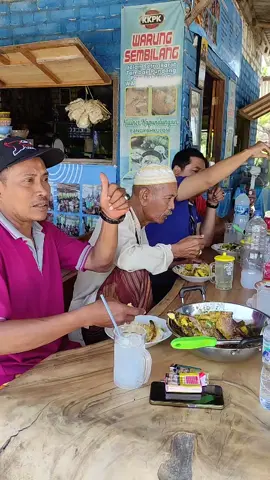 Muantap ngge pak.. Alhamdulillah makan bersama rekan-rekan memang mengenyangkan 😁🥰 #hiddengems #fyppppppppppppppppppppppp #kulinerjawatimur #kulinergresik #fypage 