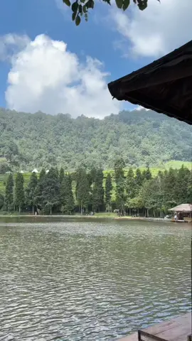 Tempat paling syahdu untuk nyegerin otak😊 #puncakbogor #Telagasaat #keren #candu 