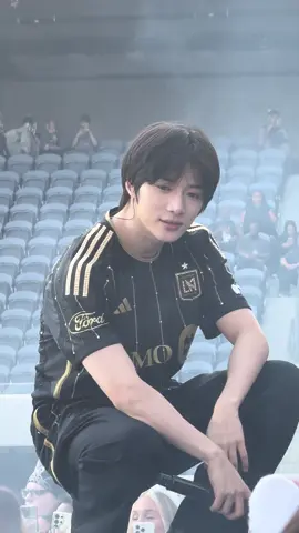 gyu at soundcheck tdy in la! #beomgyu #tomorrow_x_together #moa #beomgyutxt #kpopidol 