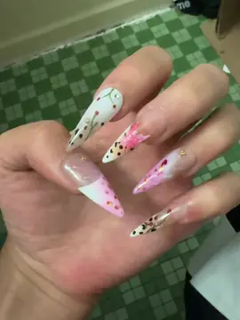10/10 on these acrylic nails 💅 there acrylic handmade press on nails ✨ #pressonnails #pressonacrylics #acrylicnails 