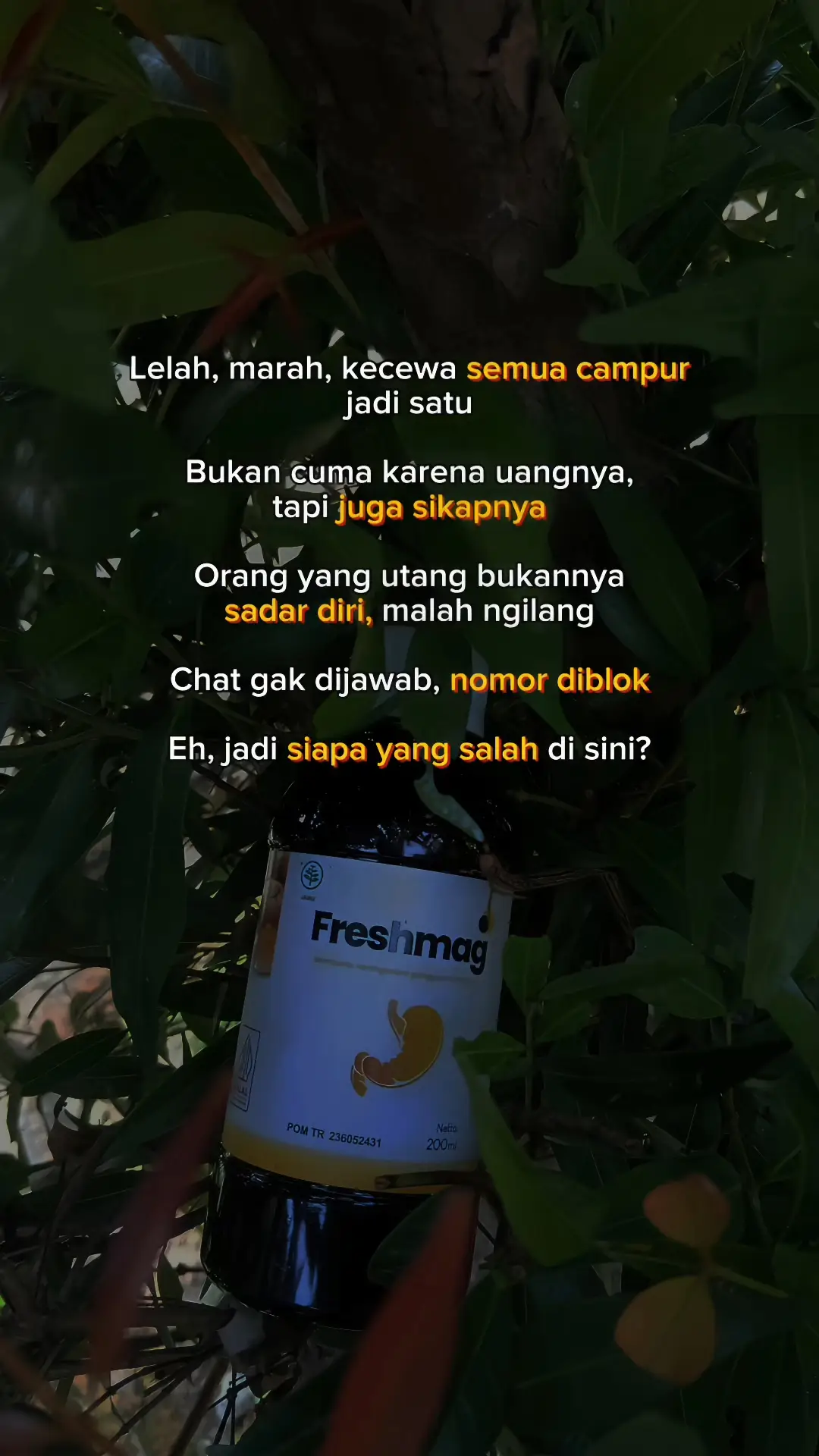 Lelah, marah, kecewa… semua campur jadi satu. Dan ini bukan cuma soal uangnya, tapi soal sikapnya. Yang ngutang bukannya sadar diri, malah milih ngilang. Chat gak dijawab, nomor diblok, seolah-olah masalah hilang kalau pura-pura gak ada. Padahal jelas, hutang itu kewajiban, bukan pilihan suka-suka. Aneh banget, waktu butuh bisa ngejar-ngejar, janji manis keluar semua. Tapi pas ditagih, malah kabur kayak maling. Jadi, sebenarnya siapa yang salah? Yang nagih haknya, atau yang sengaja pura-pura lupa? #utang #bahanswmu #statuswa #storywakeren #beranda 
