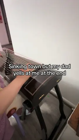 Sigh… anyways should post a full version I love the sinking town trend SO MUCH OI AM ITS # 1 FAN TRUST!!! I hate the guzheng so much and my dad #sinkingtown #sinkingtowncover #guzheng #fyp #fyppppppppppppppppppppppp 