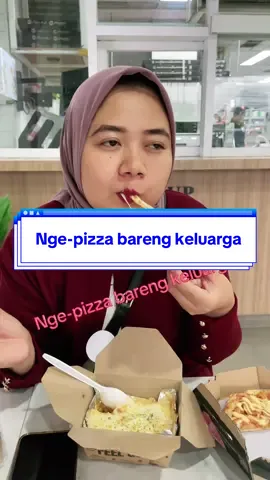 Weekend bingung kemana? Gimana kalau order pizza terus makan bareng keluarga? Kayak nya seru ngabisin waktu bareng keluarga sambil ngemil.. #pizzalover #pizzahut #pizzatime #jajanantiktok 