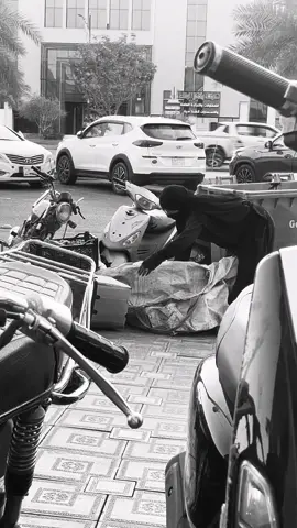في بلد الثروات والنفط وتحديداً  وفي محافضه كربلاء  أمره عراقيه شريفه تعيش على لم الكراتين والقواطي حتى تگدر تعيش الله على هذا البلد  والحكومه ملتهيه انتخابات وعلانات للمرشحين وكل واحد ياخذ حصته الى متى الله ينتقم من كل واحد سبب بدمار هذا البلد ودمار هذا الشعب  حسبي الله ونعم الوكيل  #كربلاء_مدينة_العشق_والعاشقين  #الى_متى ؟
