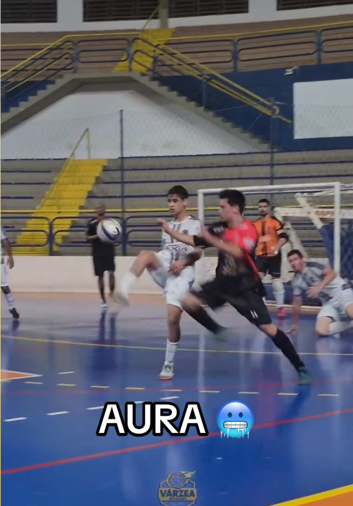 His team couldn’t believe it 🤯 #Soccer #skills #football #amazing #highlights (via @varzeabotucatu)