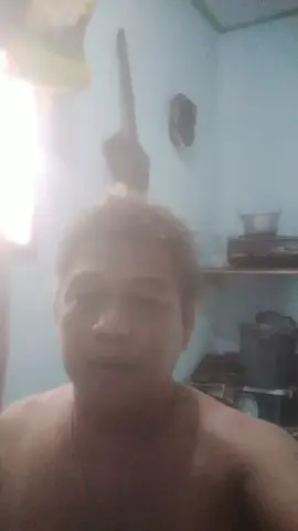 berpura pura bahagia