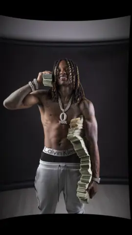 King Von 🎤 là một rapper người Mỹ, sinh năm 1994 tại thành phố Chicago. Anh được biết đến là một gương mặt tiêu biểu của dòng nhạc drill 🌆. Trong sự nghiệp, King Von tham gia nhóm OTF (Only The Family) cùng với Lil Durk 🚀. Anh gây tiếng vang qua nhiều ca khúc nổi bật như Crazy Story hay Took Her to the O, thu hút đông đảo người hâm mộ. Tuy nhiên, vào năm 2020 ⚡, King Von đã ra đi mãi mãi sau một vụ xả súng ở Atlanta khi mới 26 tuổi. Dù sự nghiệp không dài, nhưng King Von vẫn để lại nhiều dấu ấn sâu đậm trong lòng fan và góp phần phát triển dòng nhạc drill 🌟.#king von # xuhuong