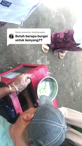 Membalas @Andrianaade 1 juga kenyeng ka, asal sama nasi satu bakul #fyp #burgermini #tasikmalaya #jajanantiktok #jajananviral #wisatakulinertasik #panyarangmangkubumi #burger 