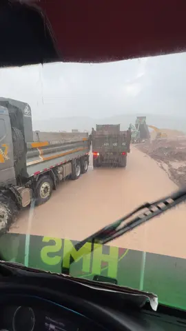 Mưa Gió Mát Rồi..Mà 2 anh giờ này Còn nóng  Quá hk má nào chịu nhường má nào