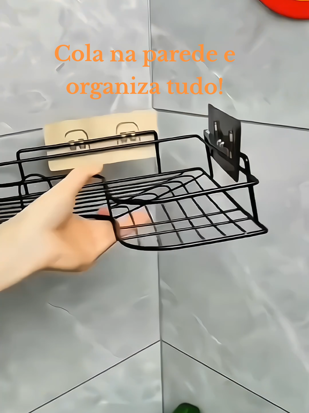 Chega de bagunça no banheiro e na cozinha 🚿✨ Essa prateleira adesiva é super resistente, à prova de ferrugem e você instala sem furar nada! Organize seus produtos de forma prática e moderna. 🛒 Clique no carrinho laranja e aproveite a oferta por tempo limitado!