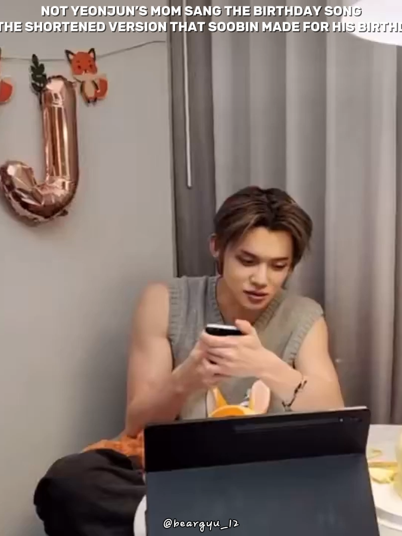 Yeonjun’s mom singing the silly birthday song for him😂😂😂 #soobin #yeonjun #beomgyu #taehyun #hueningkai #txt #tomorrow_x_together #kpopfyp #kpop #fypシ #fyp #foryourpages #foryourpagetiktok #foryour #txt4thgenleader #txtmoa #viral