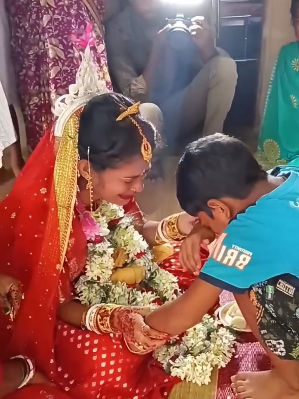 ভাই_বোনের_ভালোবাসা😔💐#fypシ #foryou #viralvideo #fouryoupage #tiktokoffical @For You @TikTok Bangladesh @🕷️Puja(মিঠাই) 