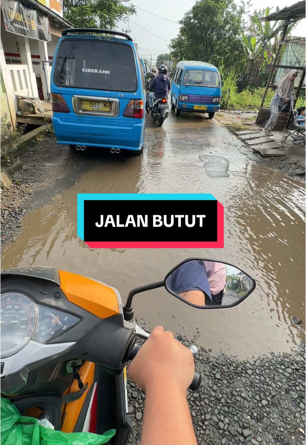 Pak Gubernur Jawa Barat dan Pak Bupati Bogor punten ini jalan ciherang deket terminal angkot gening meni butut pisan duhhh, tolong segera diperbaiki pak @Rudy Susmanto,S.Si @Bupati Kabupaten Bogor  #fyp #jalanrusak #bogor #dramaga #gubernurjawabarat #kangdedimulyadi #kdm #bupati #bogor #fypage #fyppppppppppppppppppppppp 