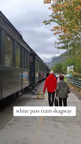 kereta ini memberikan perjalanan pemandangan ke puncak white pass hingga 2900 kaki melewati lembah ,air terjun dengan pemandangan yg indah di skagway alaska #promoseruweekend #fyp #masukberandamu #xyzbcab #skagway 
